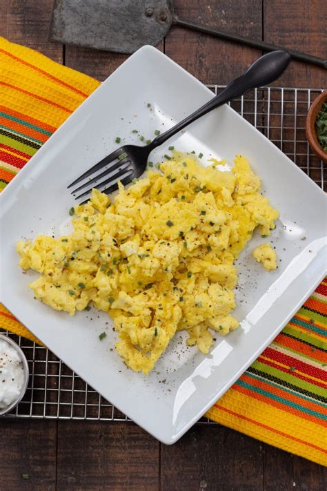 How many protein are in eggs scrambled plain cheddar 1/2 cup - calories, carbs, nutrition