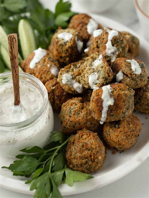 How many protein are in falafel, tzatziki and hummus baguette - calories, carbs, nutrition