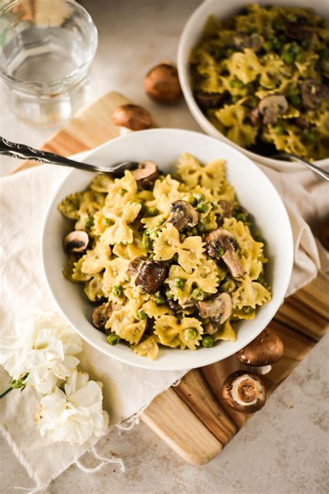 How many protein are in farfalle with roasted wild mushrooms - calories, carbs, nutrition