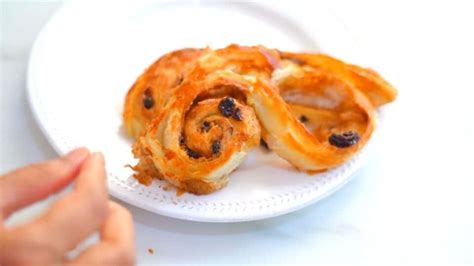 How many protein are in fast foods - danish pastry, cinnamon - calories, carbs, nutrition