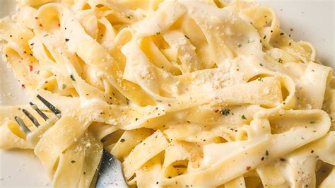 How many protein are in fettuccine alfredo (1) - calories, carbs, nutrition