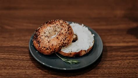 How many protein are in florentine bagel melt - calories, carbs, nutrition