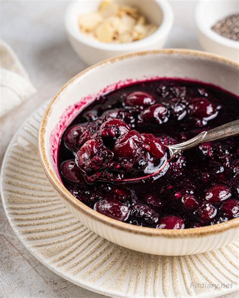 How many protein are in fresh berry compote - calories, carbs, nutrition