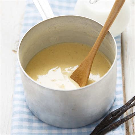 How many protein are in freshly made custard sauce - calories, carbs, nutrition