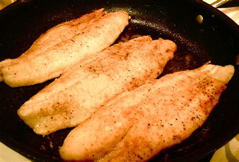 How many protein are in fried swai fillet (425.1) - calories, carbs, nutrition