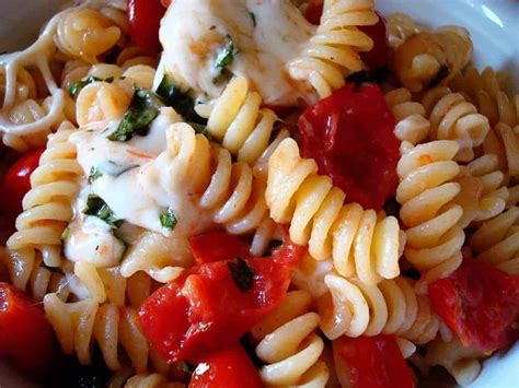 How many protein are in fusilli alla caprese - calories, carbs, nutrition