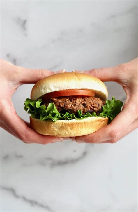 How many protein are in garden burger on white bun - calories, carbs, nutrition