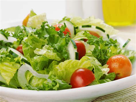 How many protein are in garden salad with tomatoes & cucumbers - calories, carbs, nutrition