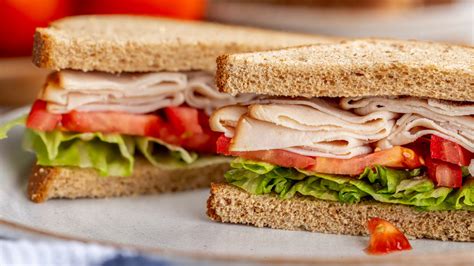 How many protein are in garden turkey deli sandwich with baby carrots - calories, carbs, nutrition