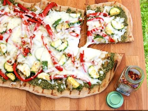 How many protein are in garden vegetable pizza (32147.117) - calories, carbs, nutrition