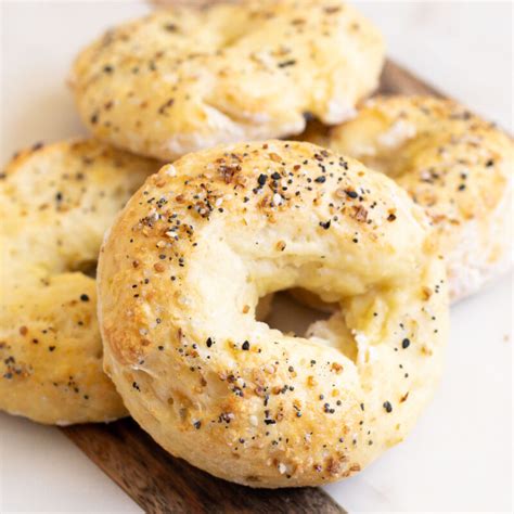 How many protein are in garlic bagel - calories, carbs, nutrition