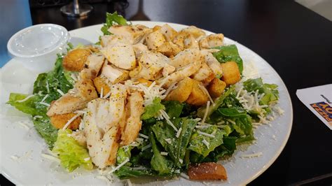 How many protein are in ginormous salad - calories, carbs, nutrition