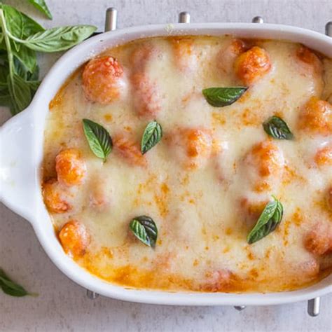 How many protein are in gnocchi with cheese & walnut topping - calories, carbs, nutrition