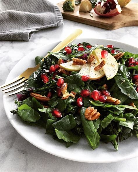 How many protein are in golden jewel apple pomegranate shaker salad (77041.16) - calories, carbs, nutrition