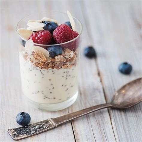 How many protein are in granola yogurt parfait - calories, carbs, nutrition