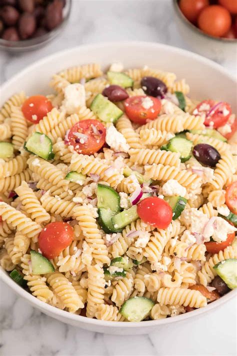 How many protein are in greek pasta salad - calories, carbs, nutrition