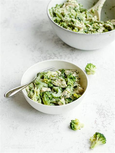 How many protein are in greens with chicken and blue cheese - calories, carbs, nutrition