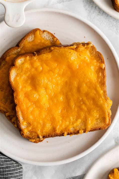 How many protein are in grilled cheddar cheese on white toast - calories, carbs, nutrition