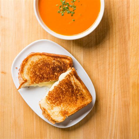 How many protein are in grilled cheese with tomato - calories, carbs, nutrition