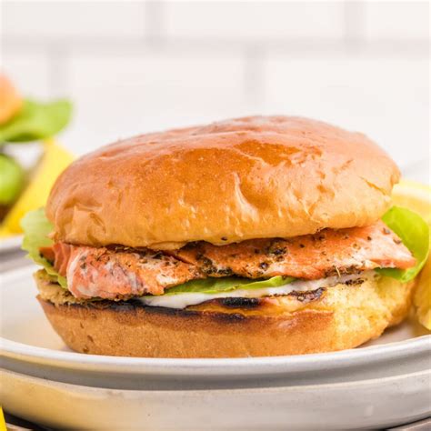 How many protein are in grilled salmon sandwich with wheat bun - calories, carbs, nutrition