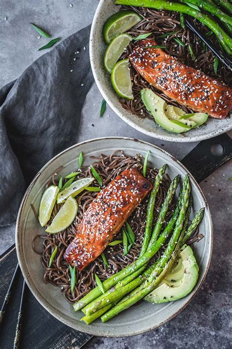 How many protein are in grilled salmon with crispy noodles - calories, carbs, nutrition