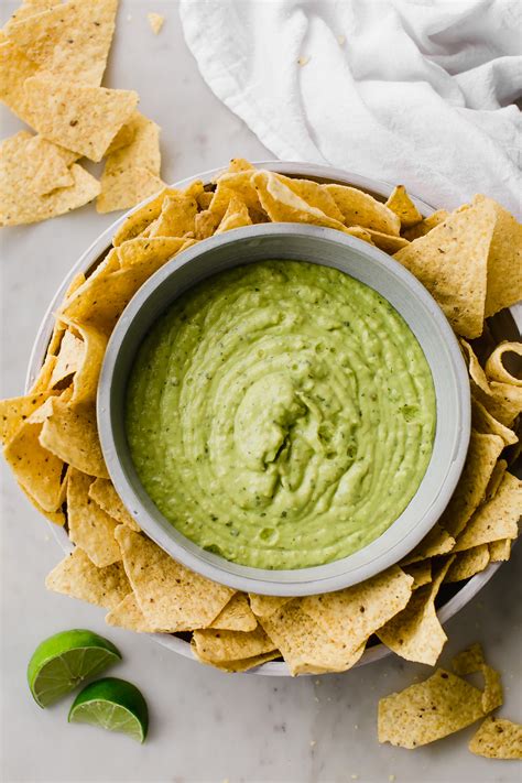 How many protein are in guacamole, salsa & chips plate - calories, carbs, nutrition