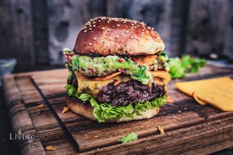 How many protein are in guacamole bacon cheeseburger - calories, carbs, nutrition