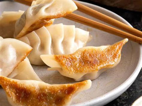 How many protein are in gyoza (34113.2) - calories, carbs, nutrition