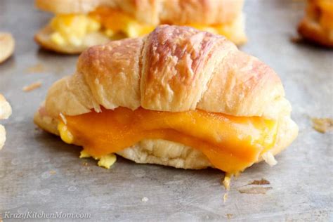 How many protein are in ham, egg, and cheese croissant - calories, carbs, nutrition