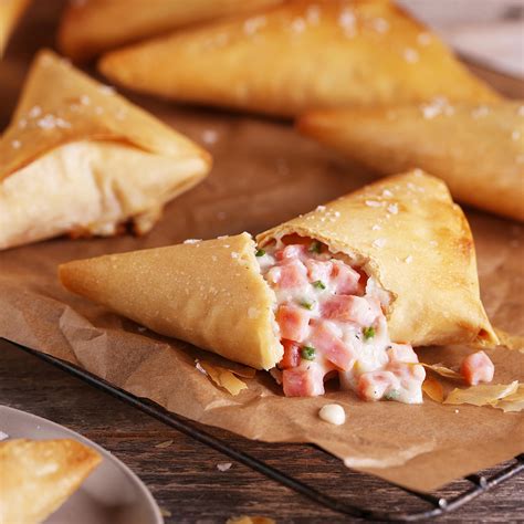 How many protein are in ham and cheese turnover - calories, carbs, nutrition