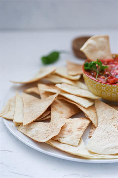 How many protein are in handmade tortilla chips - calories, carbs, nutrition