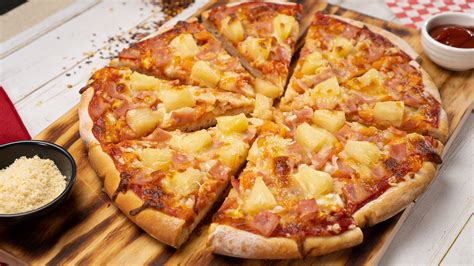 How many protein are in hawaiian pizza - calories, carbs, nutrition