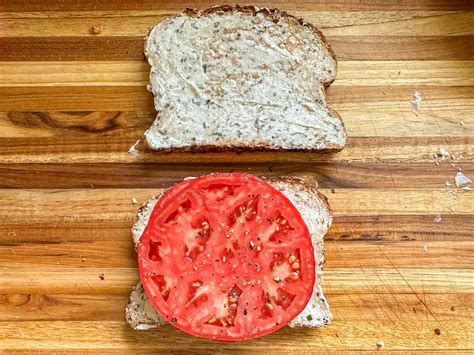 How many protein are in heirloom tomato and borsin toast - calories, carbs, nutrition