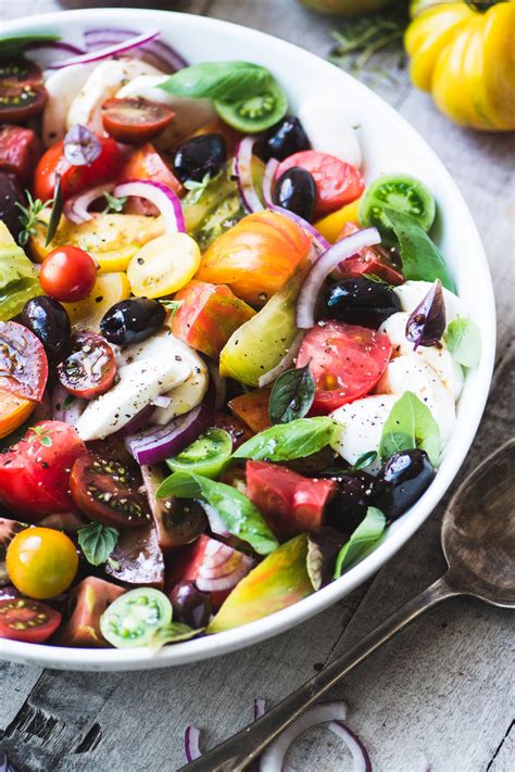 How many protein are in heirloom tomato salad - calories, carbs, nutrition