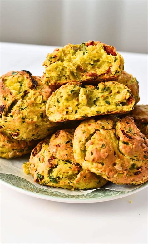 How many protein are in herb biscuits, traditional - calories, carbs, nutrition