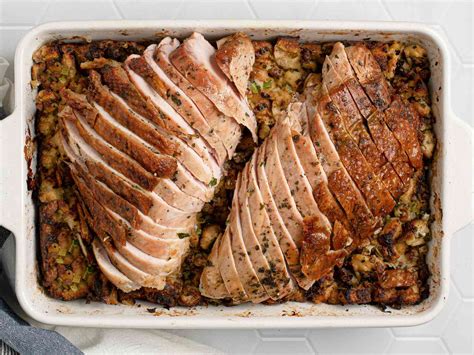 How many protein are in herb roasted turkey breast with brioche stuffing, green beans, gravy - calories, carbs, nutrition