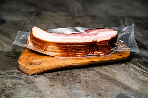 How many protein are in hickory smoked bacon - calories, carbs, nutrition