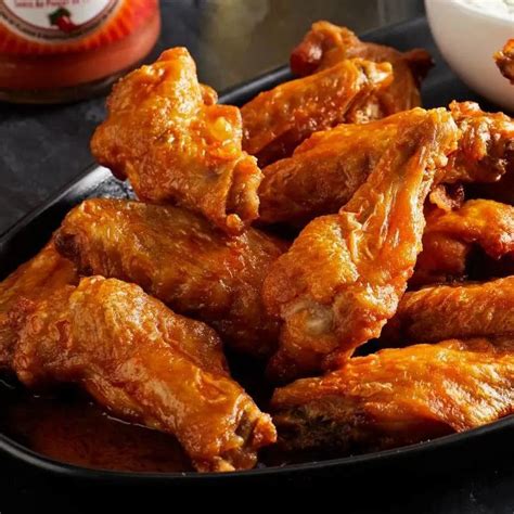 How many protein are in hot buffalo wings - calories, carbs, nutrition