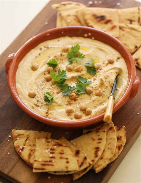 How many protein are in hummus with pita chips - calories, carbs, nutrition