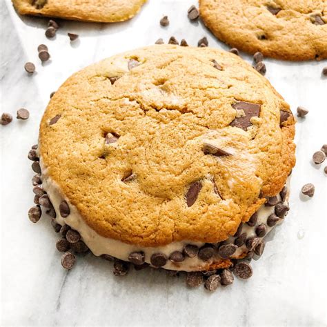 How many protein are in ice cream cookie sandwich - calories, carbs, nutrition