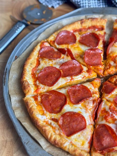 How many protein are in imye pepperoni pizza - calories, carbs, nutrition