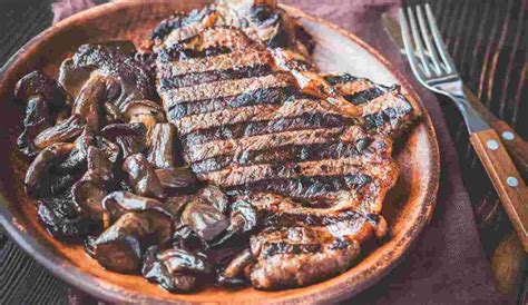 How many protein are in insalata bistecca e funghi - calories, carbs, nutrition