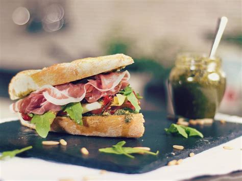 How many protein are in italian sandwich - calories, carbs, nutrition