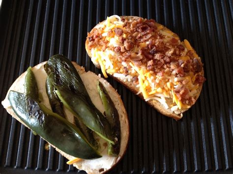 How many protein are in jalapeno popper panini - calories, carbs, nutrition