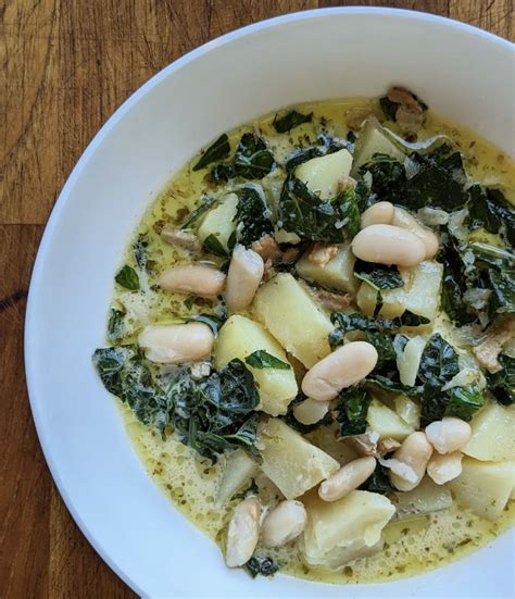 How many protein are in kale and cannellini bean soup, corny cornbread, buttery spread (400veg) - calories, carbs, nutrition