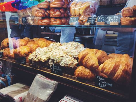 How many protein are in la boulange croissant - calories, carbs, nutrition