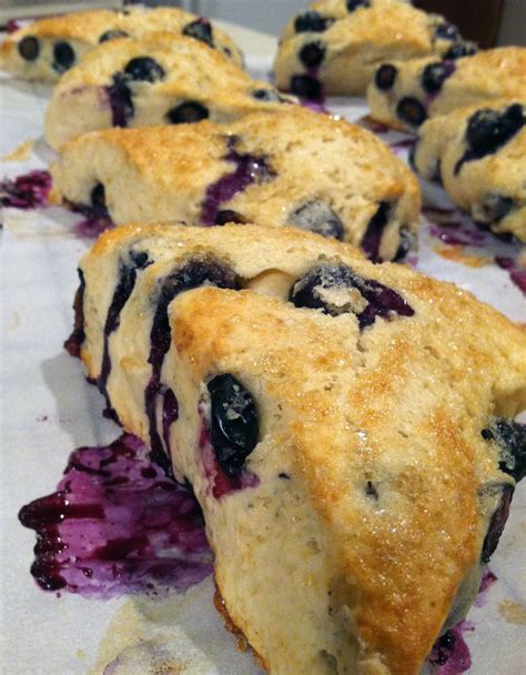 How many protein are in large blueberry scone (52027.14) - calories, carbs, nutrition