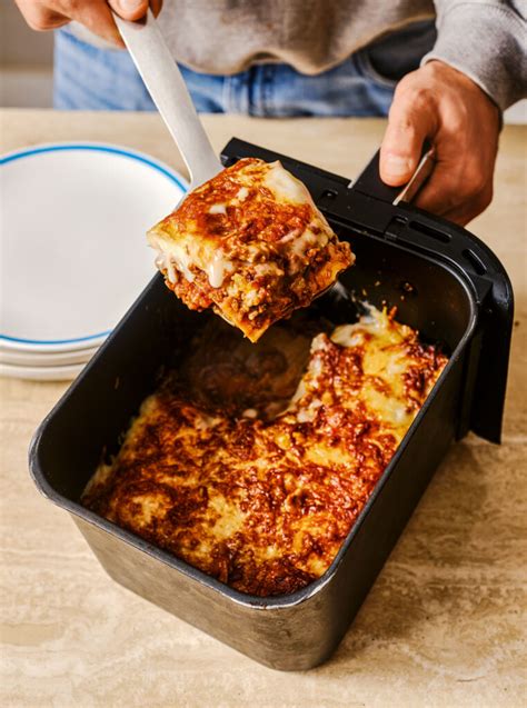 How many protein are in lasagna - calories, carbs, nutrition