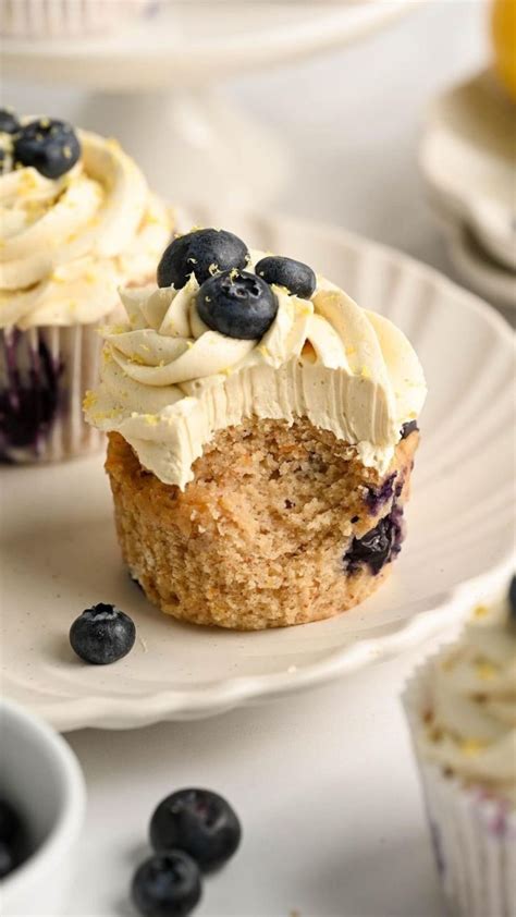 How many protein are in lemon blueberry cupcake - calories, carbs, nutrition