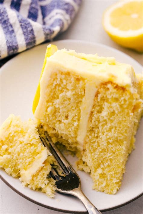 How many protein are in lemon cream cake - calories, carbs, nutrition